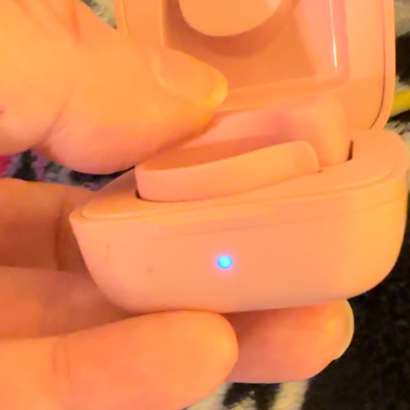 TikTok Scrolling Ring Bluetooth Ring Remote Page Turner Selfie for iPhone/iPad - Picture 5 of 15